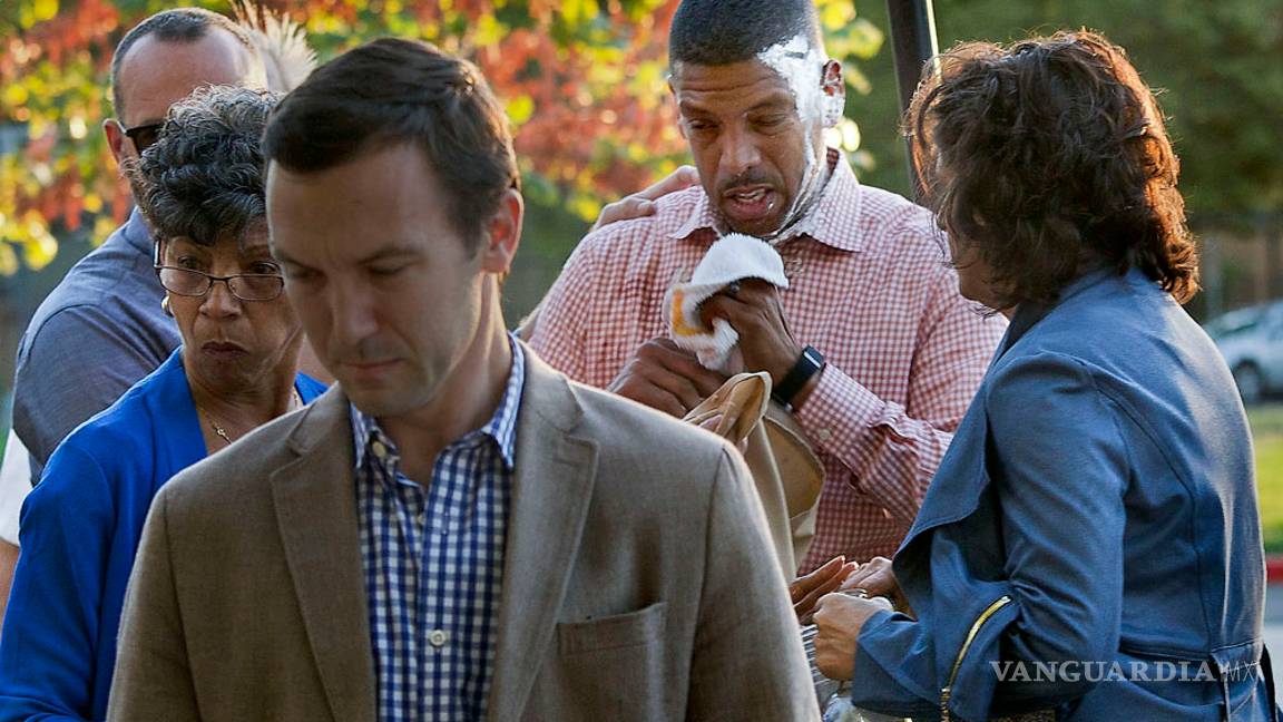 $!Hombre le tira pastel en la cara a alcalde de Sacramento