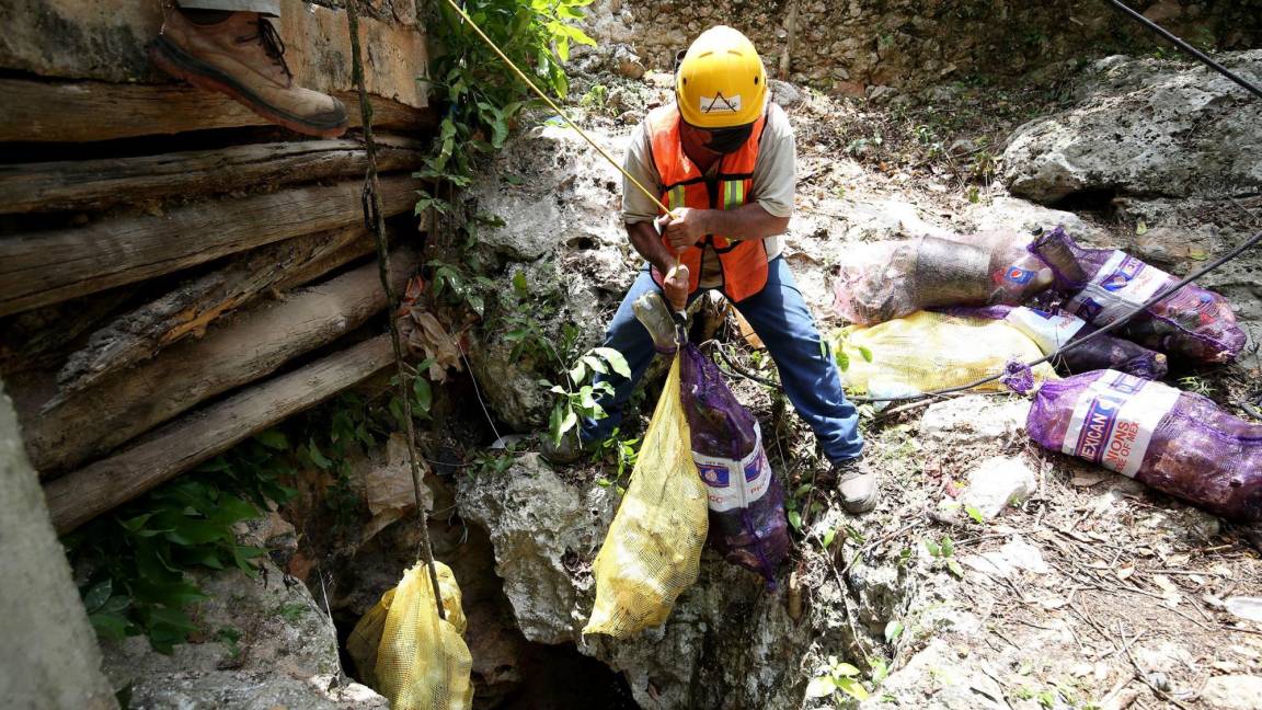 Retiran toneladas de basura de los cenotes de Mérida Yucatán