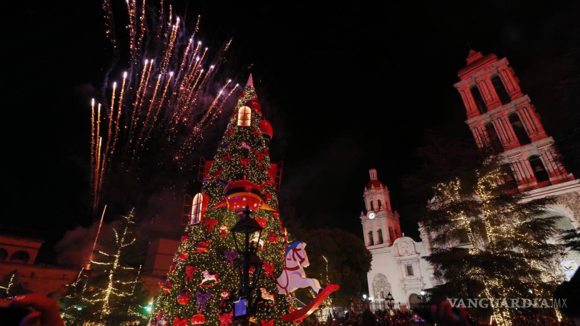 Llega la Navidad a Saltillo: encienden VillaMagia en plaza de Armas