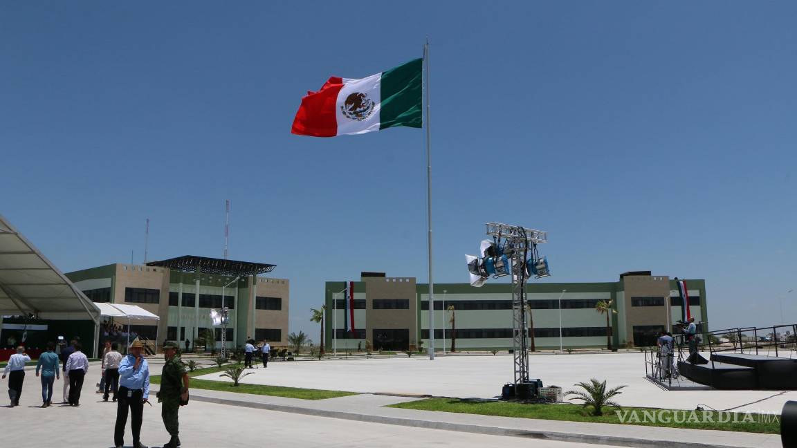 $!Inaugura Peña Nieto cuartel militar en Piedras Negras, Coahuila