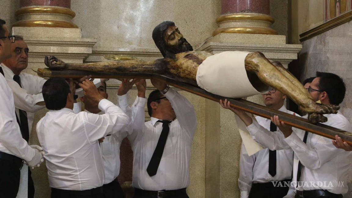 El Santo Cristo, la imagen más venerada de Saltillo es discutida en la librería Carlos Monsiváis