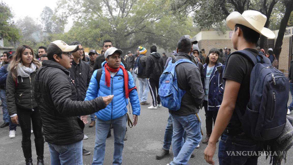 $!Presentan en la Narro a candidatos entre empujones y gritos