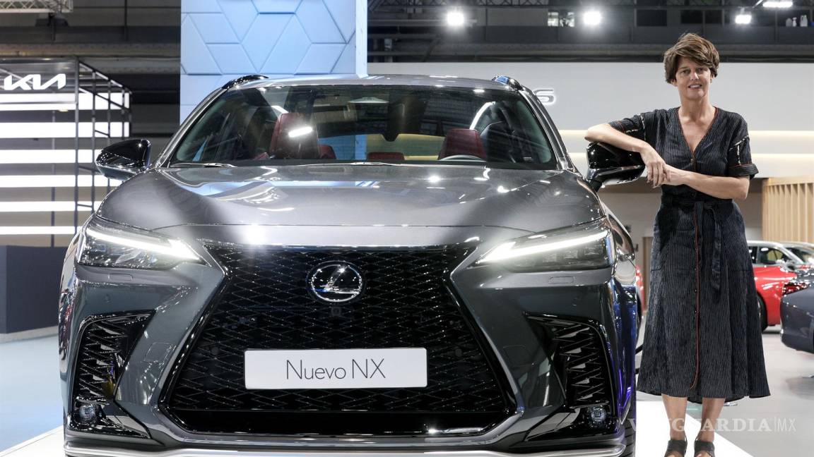 $!La directora de Lexus España, Mar Pieltain, durante la entrevista que ha mantenido con Efe en Automobile, el Salón Internacional del Automóvil de Barcelona. EFE/Quique García