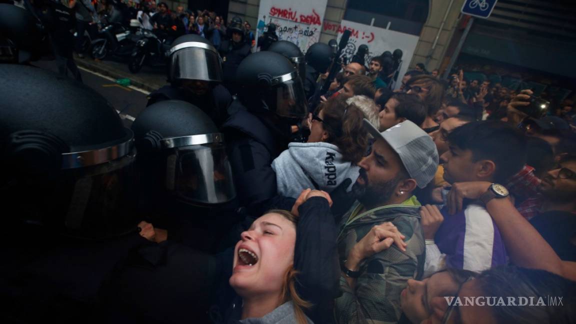 Prensa internacional critica violencia policial en referéndum catalán