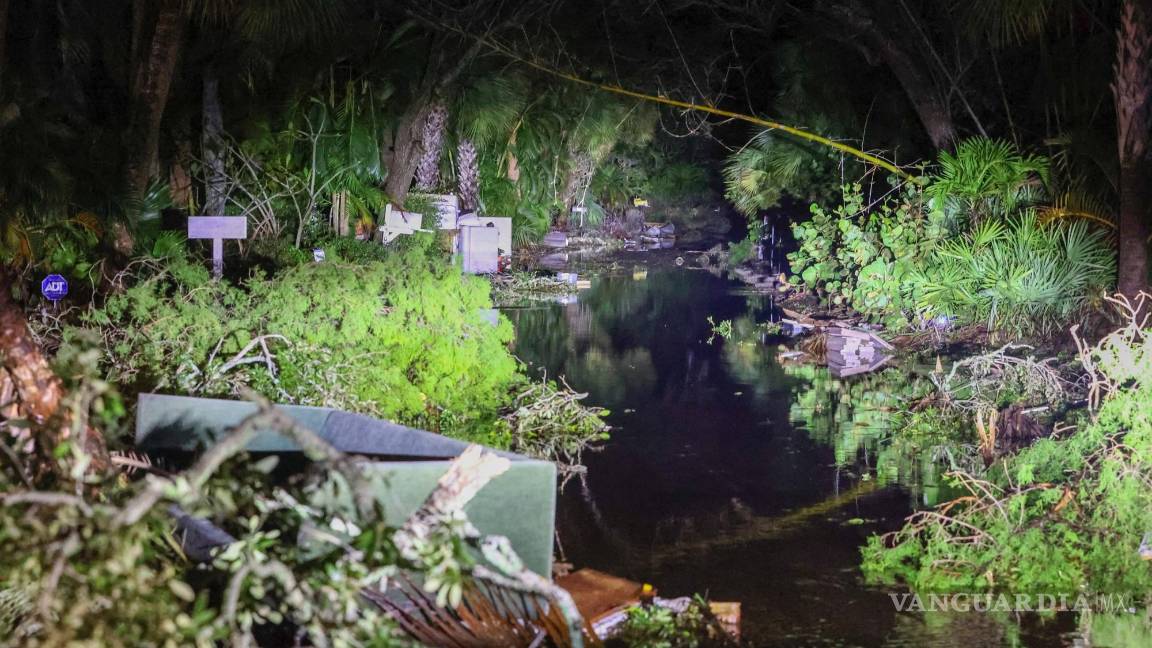 $!Debris along Commonwealth Drive clogs the roadway after Hurricane Milton made landfall nearby Thursday, Oct. 10, 2024 in Siesta Key, Fla. ( via AP)