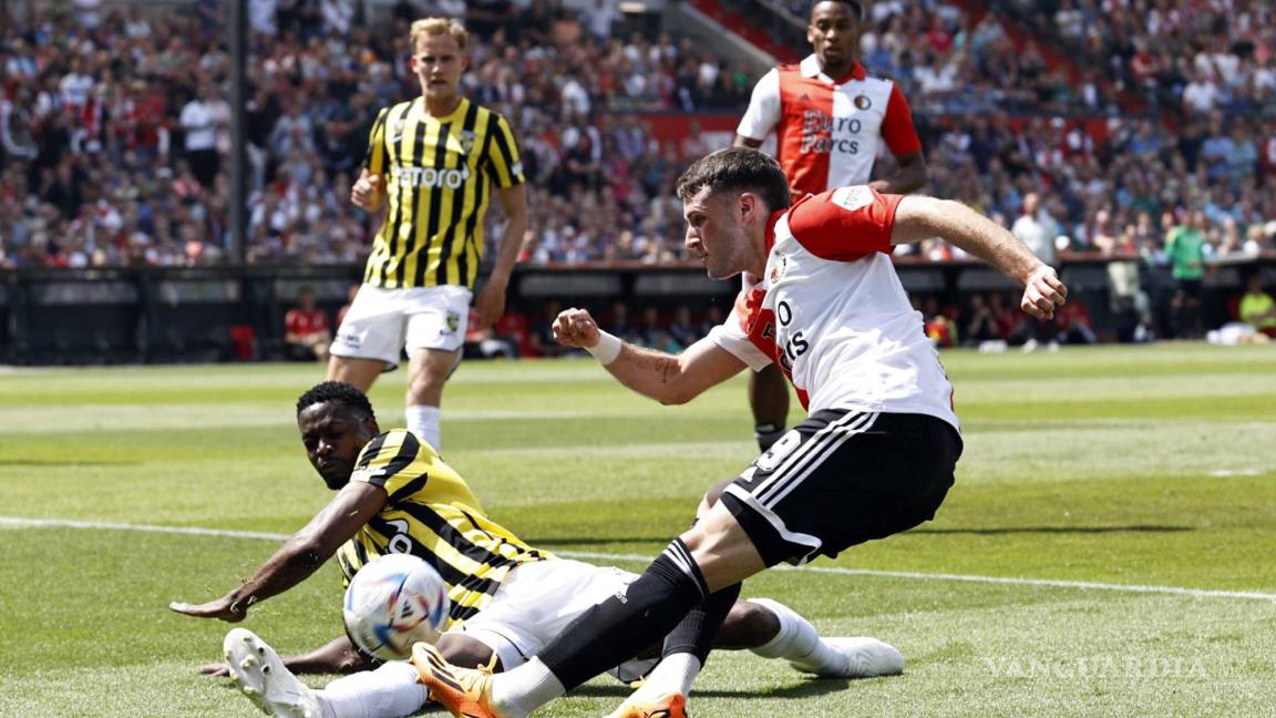 Santi Giménez cierra un año fructífero con el Feyenoord