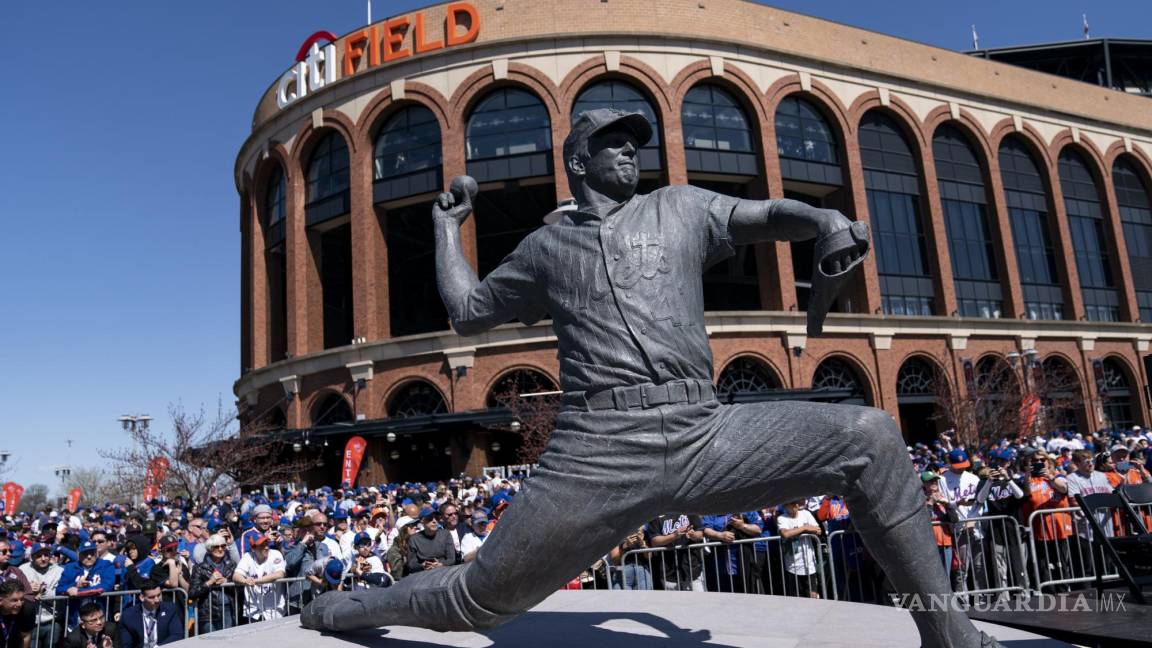 Mets de Nueva York develan la estatua de Tom Seaver en el Citi Field