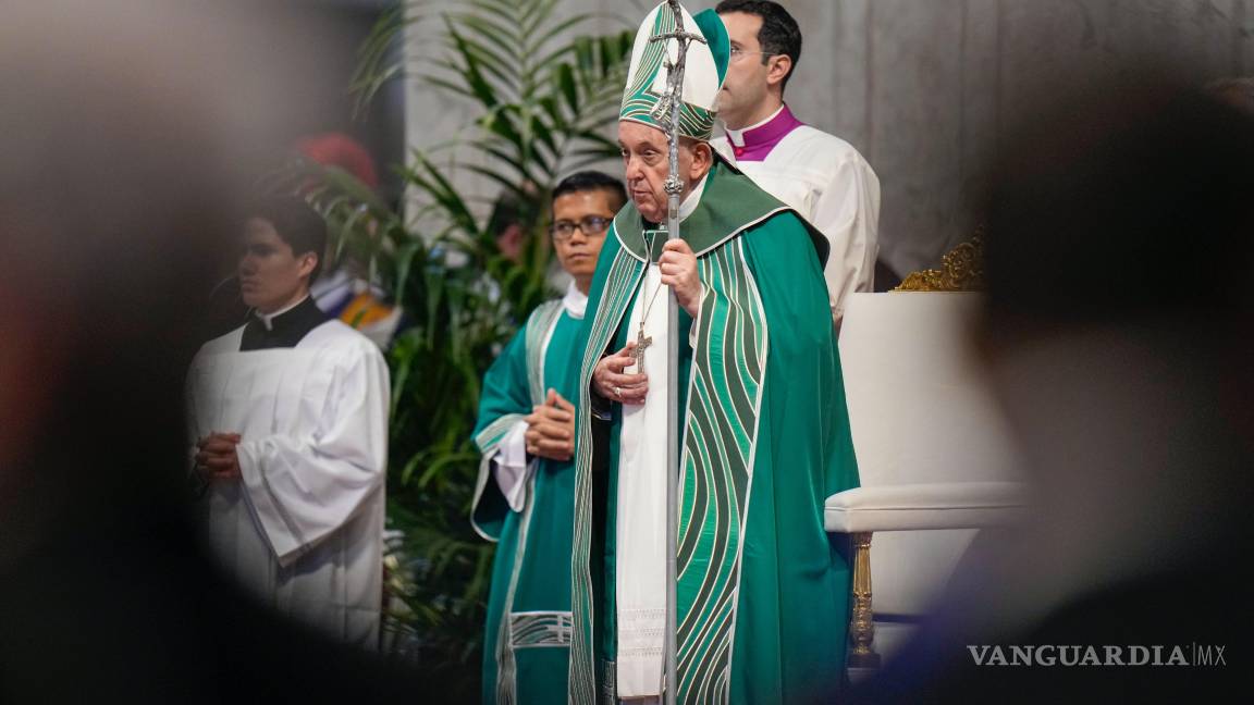 $!El papa Francisco fue criticado por la comunidad gay católica por un decreto de 2021 que decía que la Iglesia no puede bendecir las uniones homosexuales.