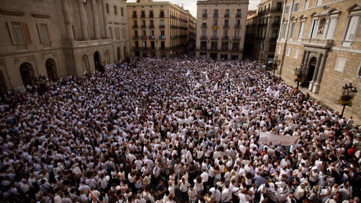 Miles de personas toman las calles para pedir diálogo al Gobierno español con Cataluña