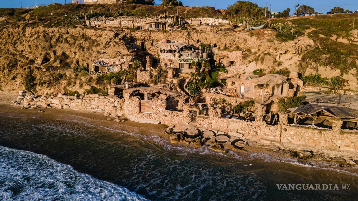 $!El hogar de Nissim Kahlon, tallado en unos acantilados de arenisca frente al mar Mediterráneo en Herzliya, Israel.
