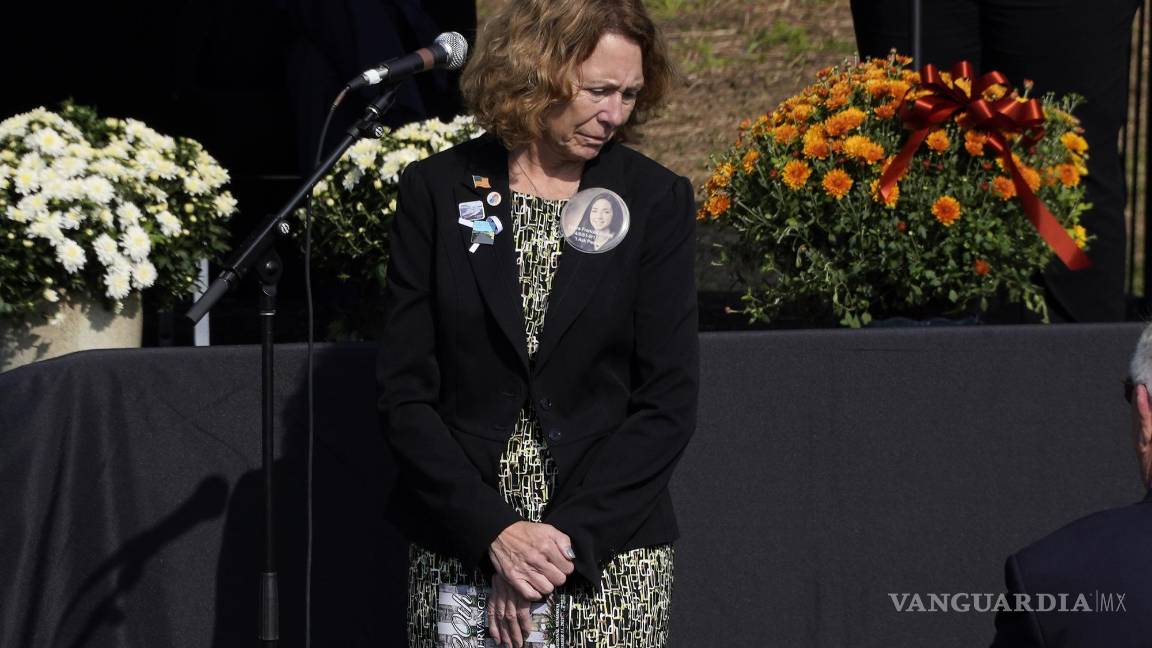 $!La madre de la pasajera del Vuelo 93, Deora Francis Bodley, participa en un memorial de la vigésima Observancia en el Monumento Nacional del Vuelo 93 en Shanksville, Pensilvania. AP/Gene J. Puskar
