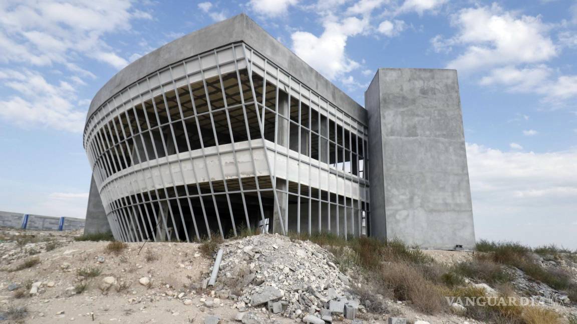 Con solo dos trabajadores, tres años después reanudan obras en ITS Unidad Arteaga