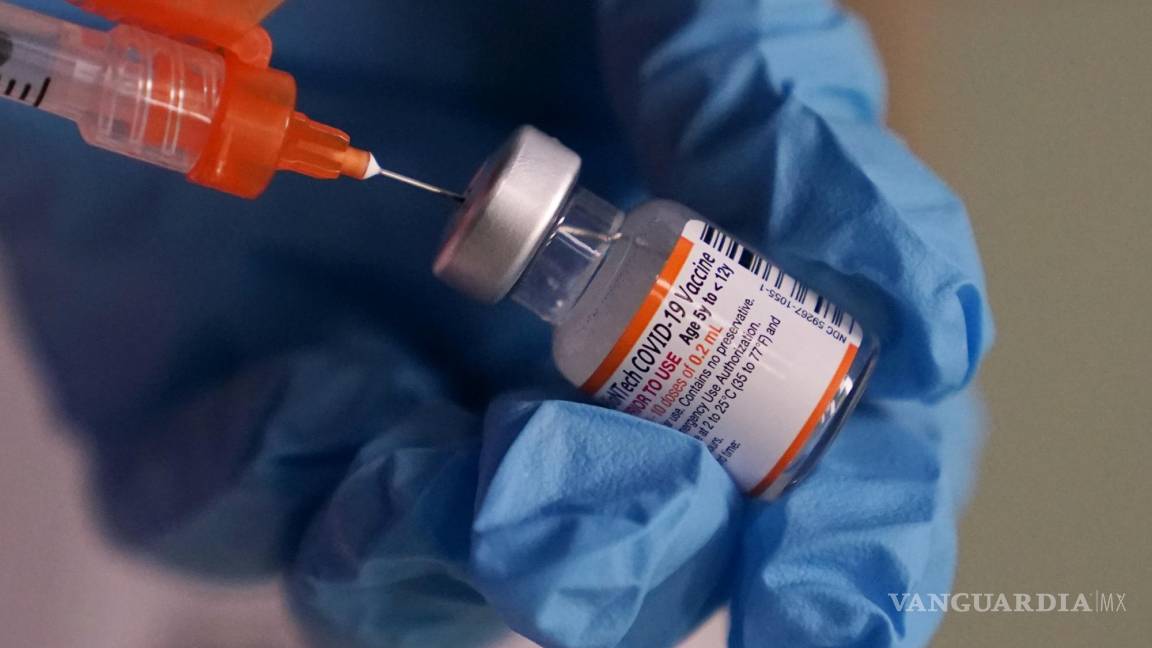 Pfizer inicia la prueba clínica de su vacuna contra la variante ómicron