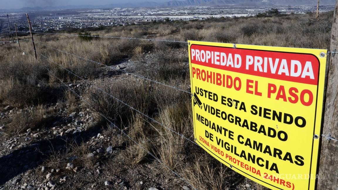 $!La activista señaló que, además de la contaminación, en el sector se han realizado rellenos con tierra que han modificado el cauce natural del arroyo, lo que podría generar afectaciones al flujo del agua y al equilibrio del ecosistema.