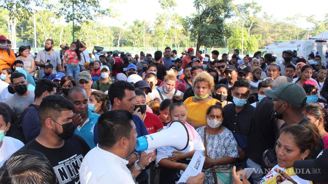 Amenazan migrantes con nueva caravana; protestan contra el INM