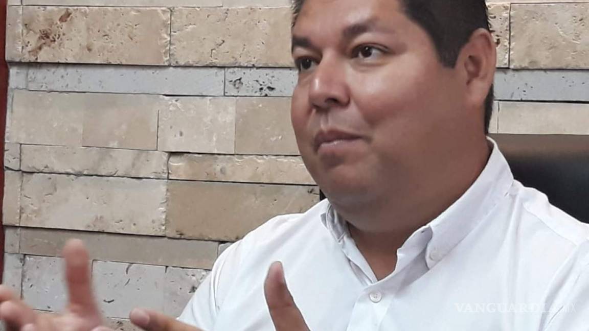 Alcalde de Morena en Sinaloa se vacunó contra COVID-19 ¡y hace fiesta!