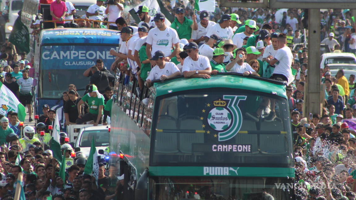 Afición lagunera arropó a los campeones, así se vivió el festejo del Santos Laguna