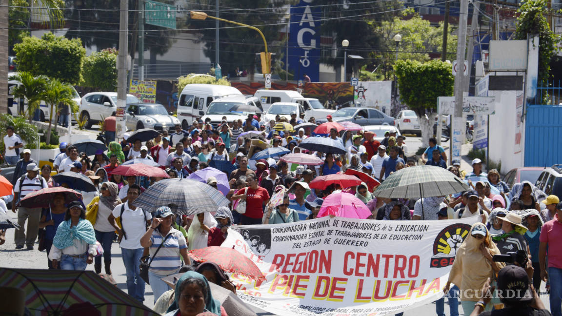 Grupos de activistas en 8 países reclaman a México por violencia contra maestros disidentes