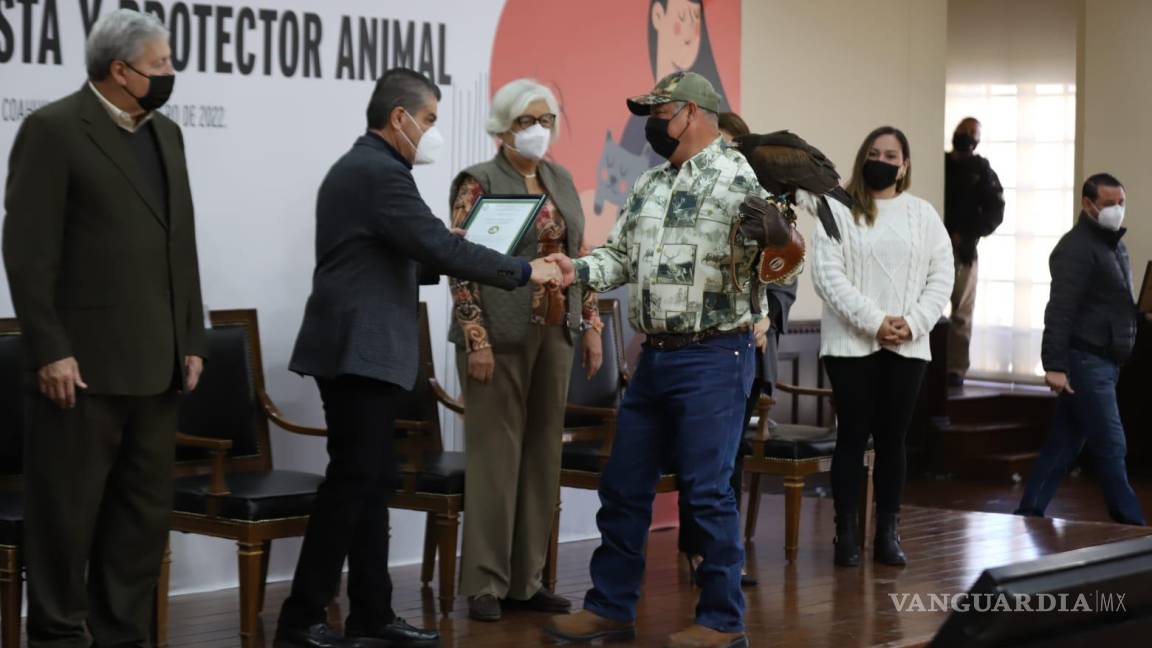 Reconoce MARS a rescatistas y protectores de animales de Coahuila