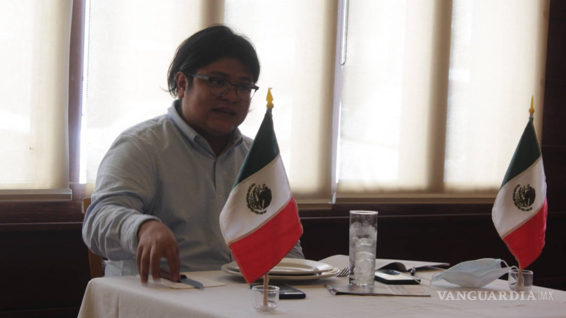 Desde Coahuila, Gibrán Ramírez cuestiona imposiciones en Morena