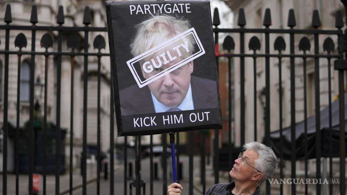 Nuevo ‘sismo político’ en Gran Bretaña: renuncia Boris Johnson al Parlamento