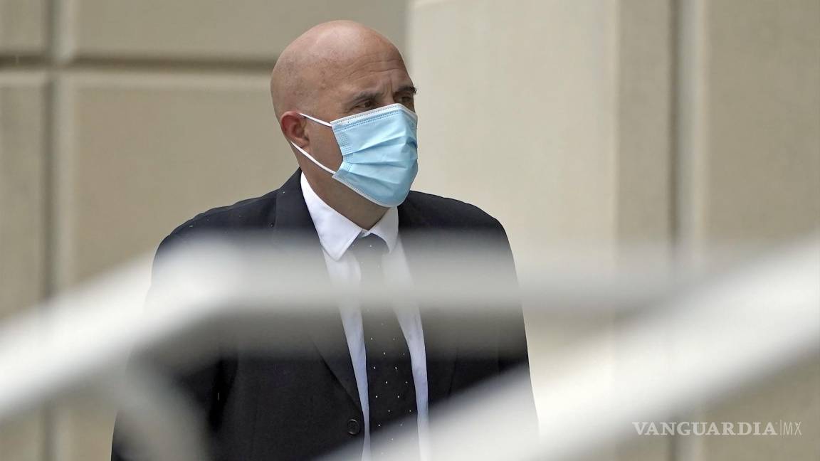 $!El exagente de la DEA José Irizarry llega a la corte en Tampa, Florida, el jueves 18 de noviembre de 2021.