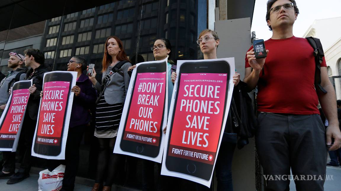 $!Desbloquear iPhone conduciría a “estado policial”, alerta defensa de Apple