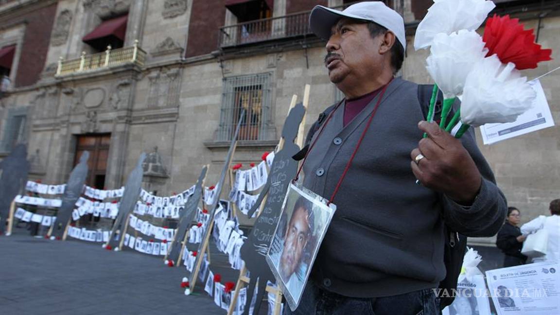$!Protestan por sus desparecidos frente al Palacio Nacional (fotogalería)