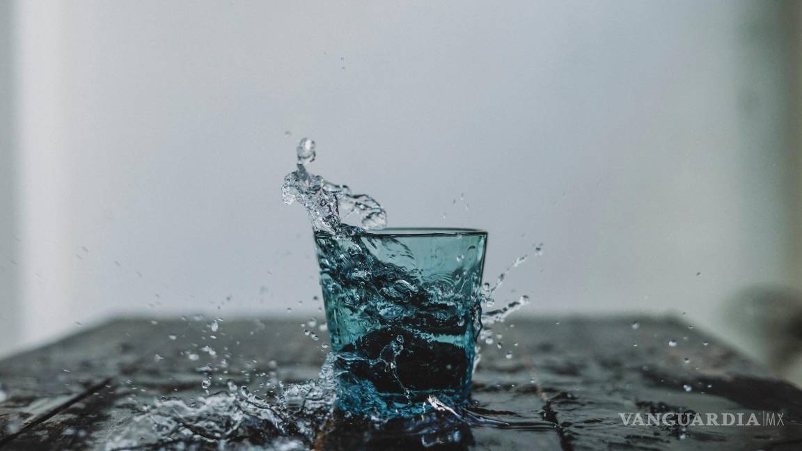$!El agua pura no tiene calorías, azúcares ni aditivos, lo que la convierte en la bebida más saludable y natural para hidratarnos.
