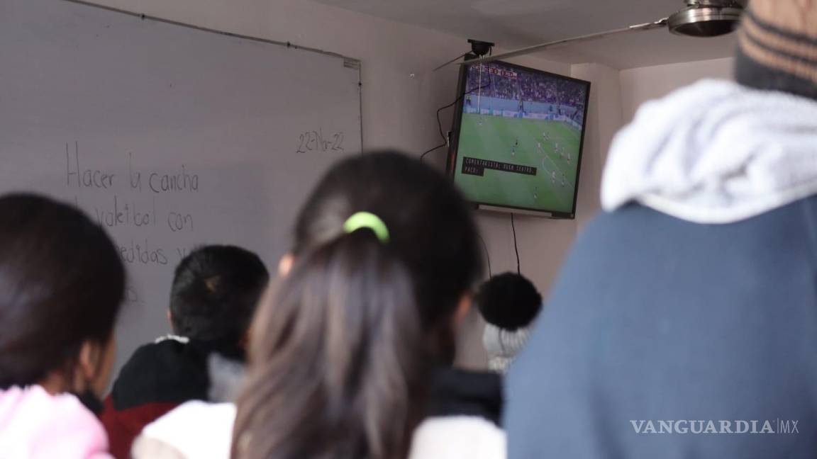 Escuelas de Saltillo disfrutan del partido México vs Polonia en las aulas