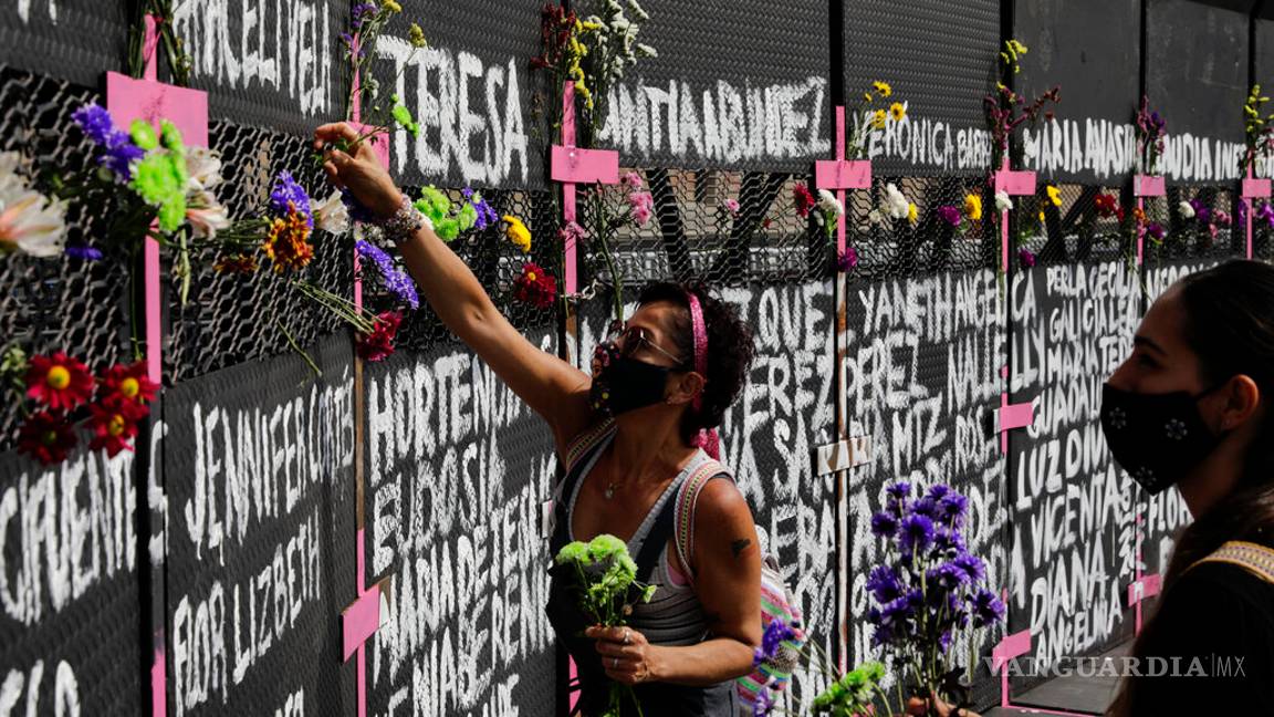 $!Palacio Nacional se convirtió en el 'muro de la memoria' (fotogalería)
