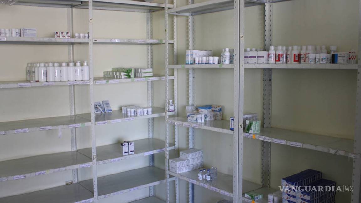 $!'El gobierno esconde que se desplomó la atención a recetas del IMSS', afirma Carlos Loret de Mola