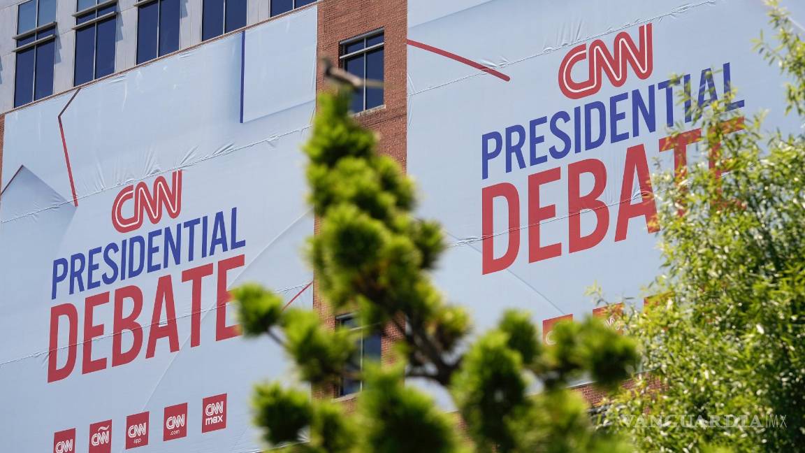 $!En la imagen se ven carteles para el próximo debate presidencial en el campus de CNN Techwood en Atlanta.