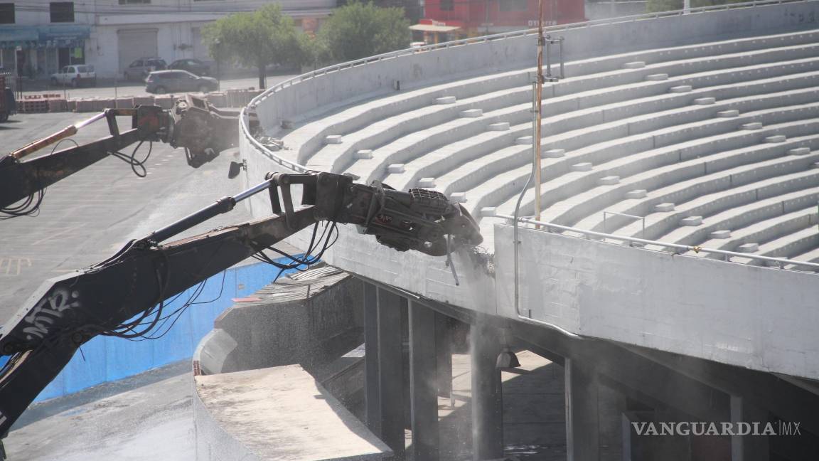 $!Inicia la demolición del Estadio del Tec