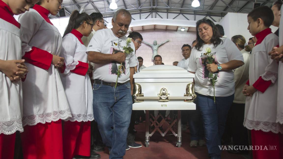 $!Despiden a la maestra Cecy con misa