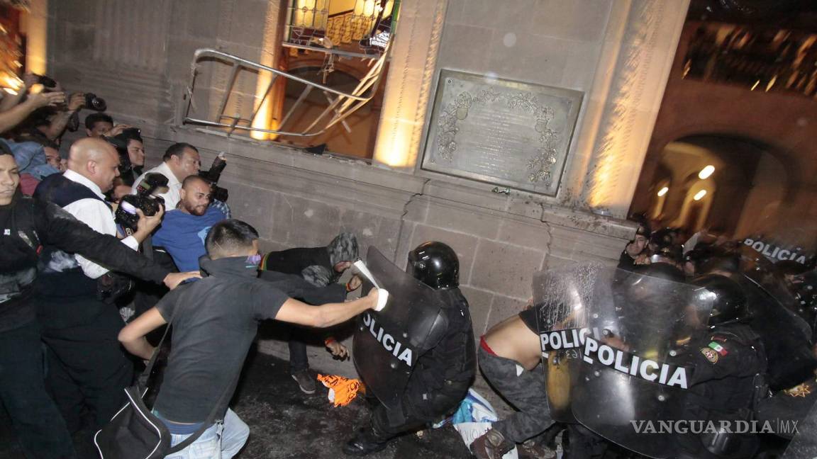 $!32 detenidos y 6 lesionados es el saldo final por protestas en Nuevo León