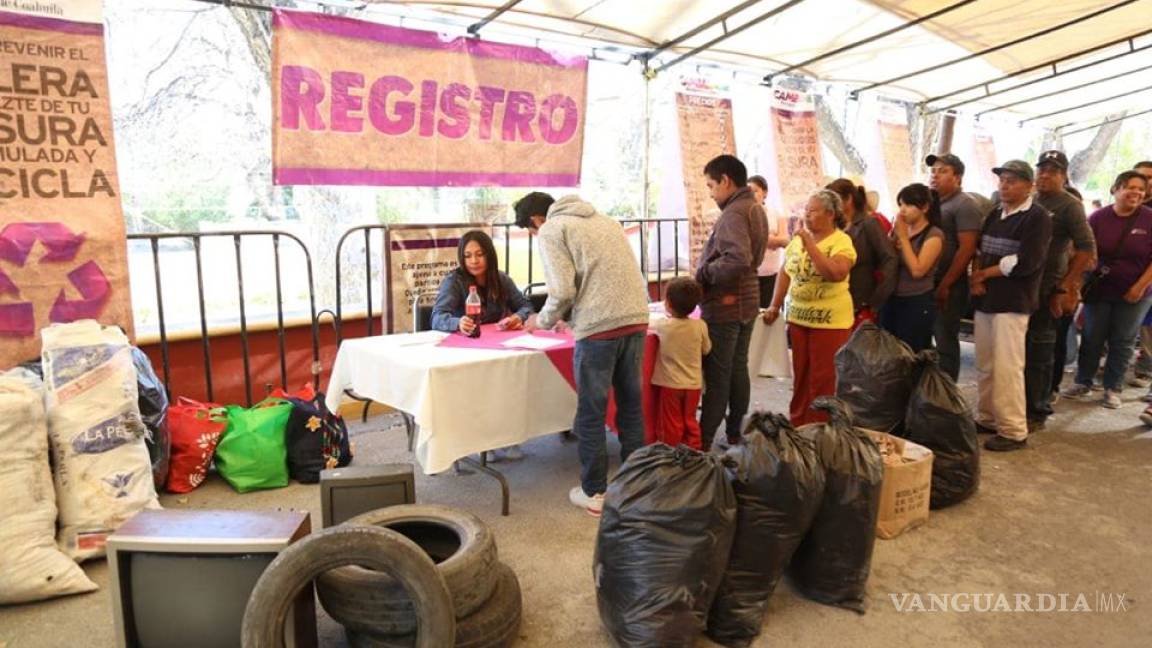 Intercambian en Coahuila material reciclable por alimentos y productos de higiene