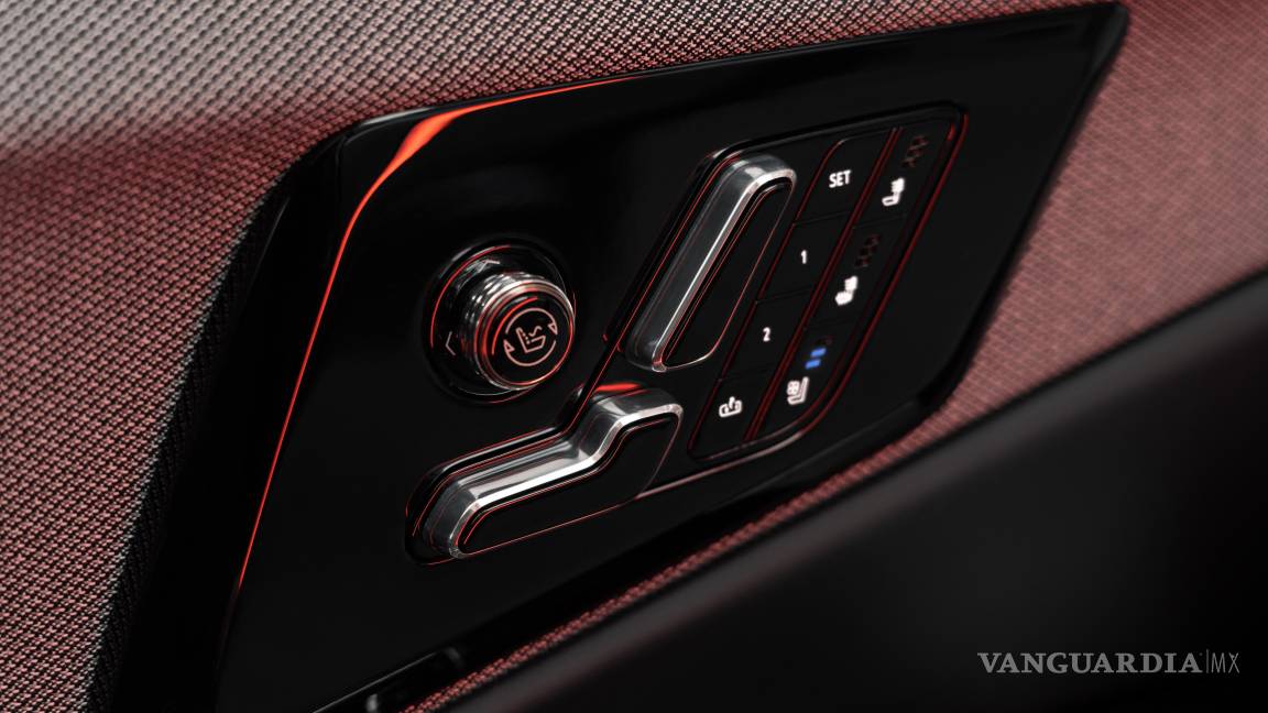 $!Detalles de control en las puertas, muesstran la atención meticulosa al diseño y la ergonomía que ofrece la nueva Cadillac OPTIQ.