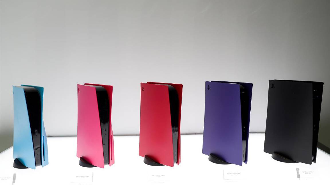 $!Sony PlayStation 5s se exhiben en el Centro de Convenciones de Las Vegas. EFE/EPA/Caroline Brehman