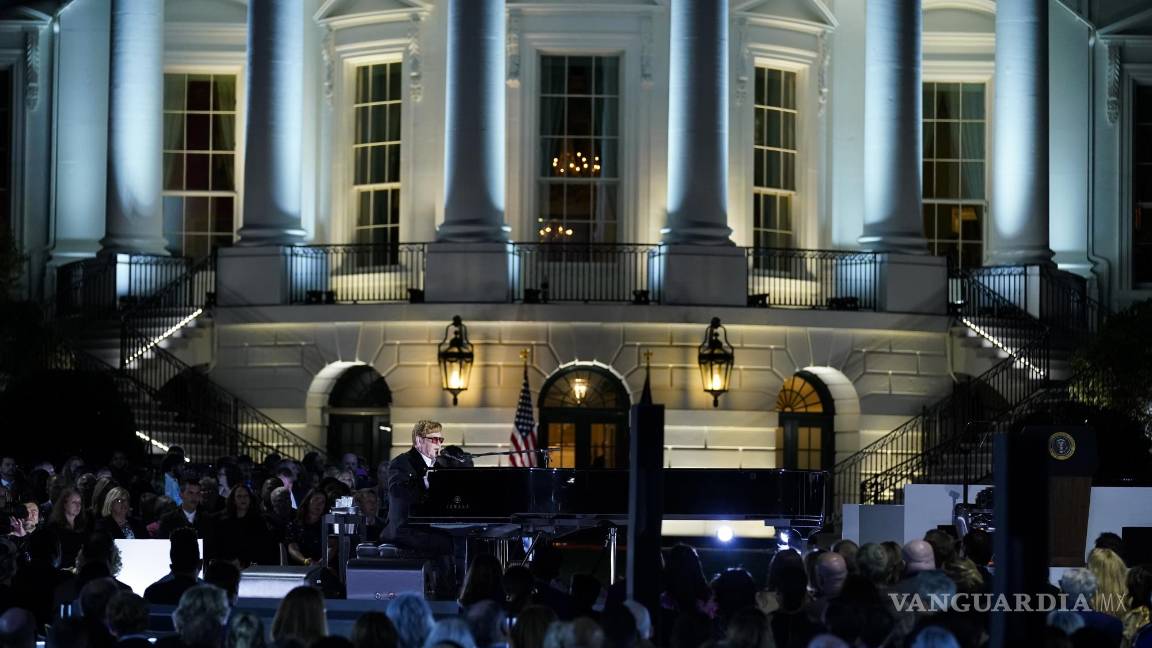 $!Elton John ofrece un concierto en el Jardín Sur de la Casa Blanca en Washington.