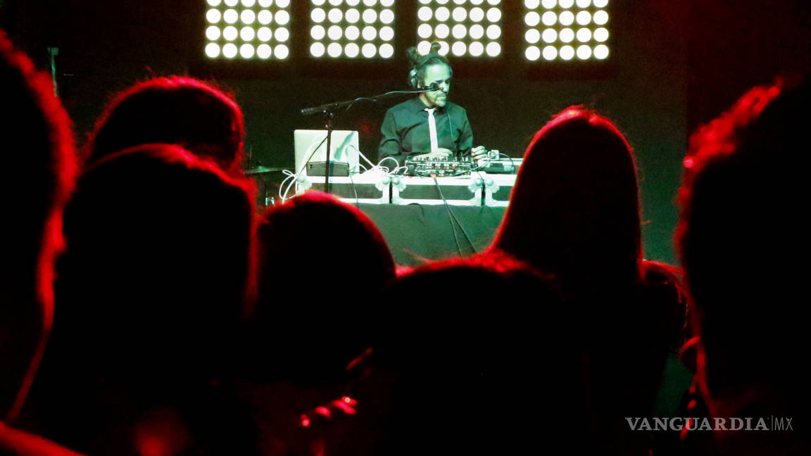 $!Rubén Albarrán saca su lado cumbianchero