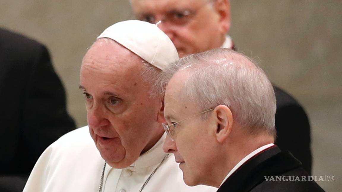 $!Papa Francisco culpa a la señora llamada COVID de obligarlo a mantener sana distancia