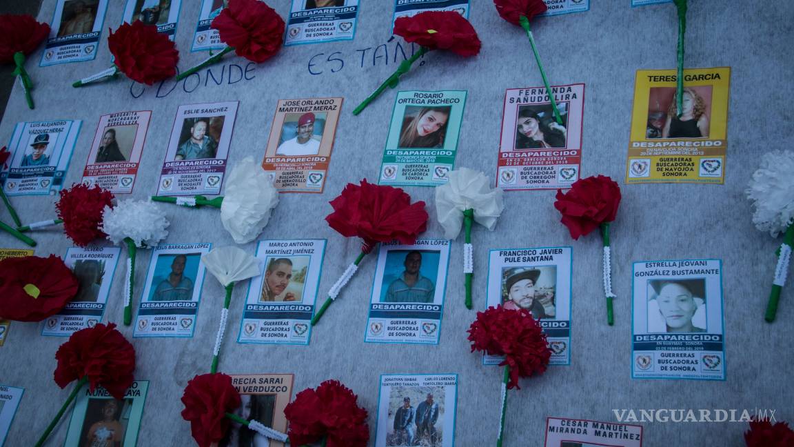 $!Protestan por sus desparecidos frente al Palacio Nacional (fotogalería)