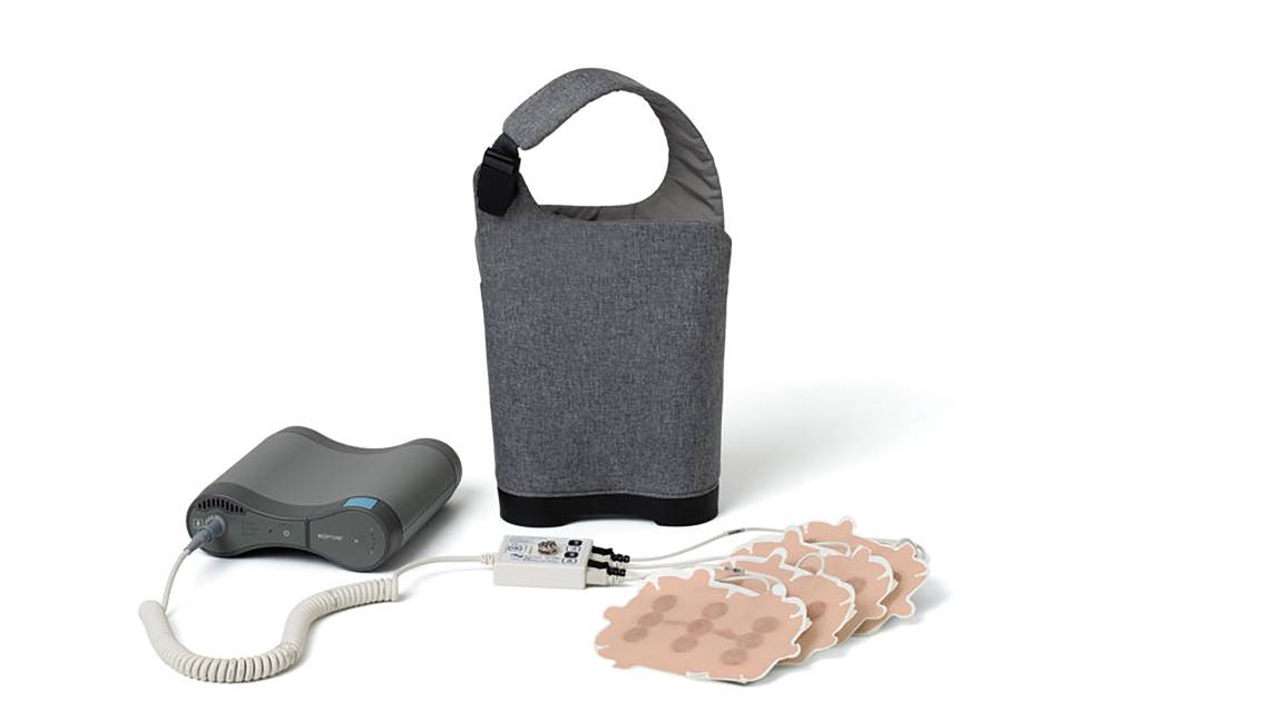 $!El paciente recibe el ‘kit’ médico completo, denominado Optune Gio, en su domicilio y un técnico especialista se desplaza hasta allí para explicarle su uso.