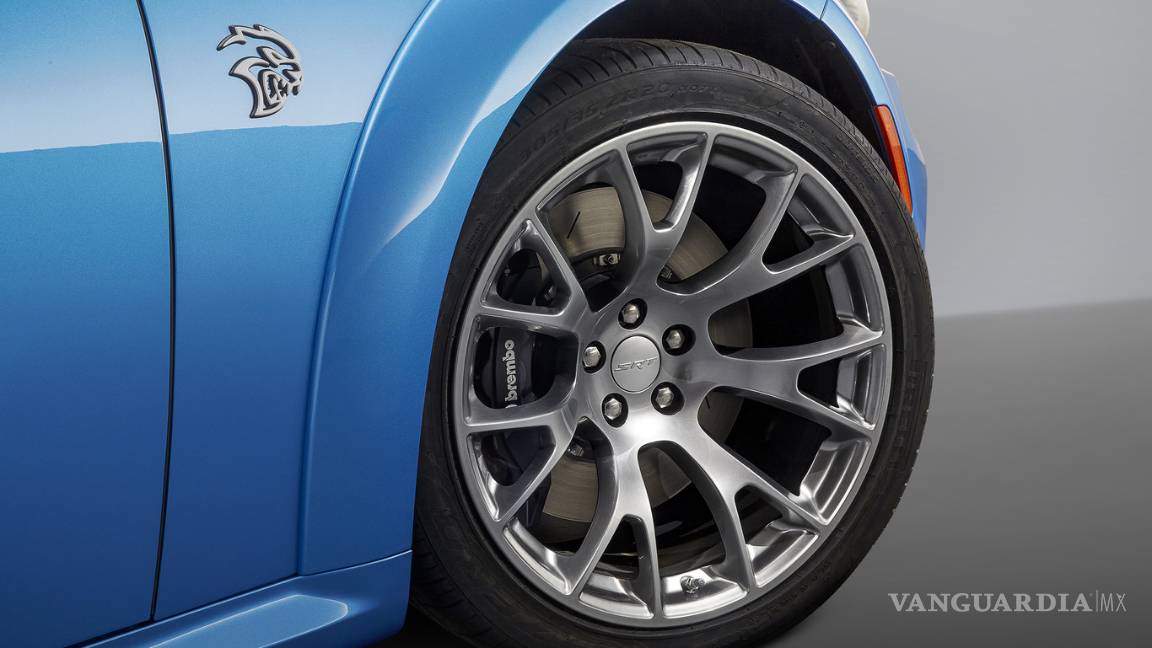 $!Dodge Charger SRT Hellcat Widebody Daytona 50 Anniversary, una 'fiera' color azul con 717 hp
