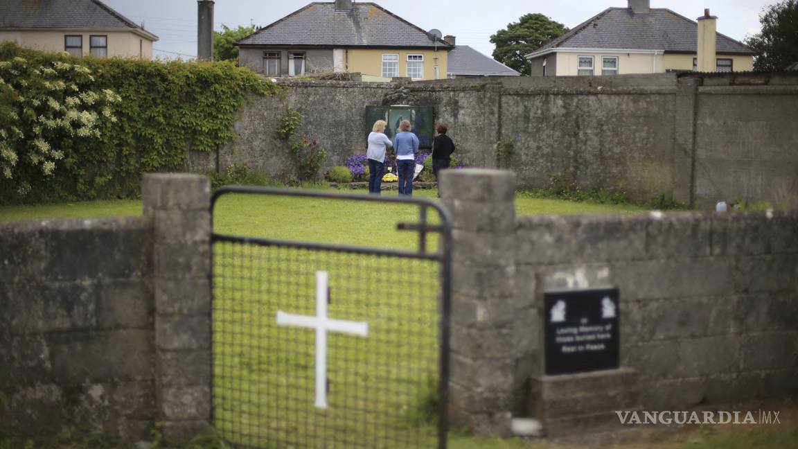 Hallan cientos de cuerpos de niños en casas hogar católicas de Irlanda