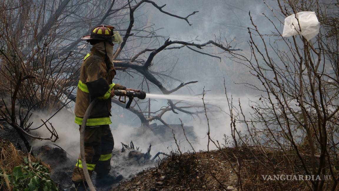 $!Incendio causa movilización en la colonia Valle de las Flores de Saltillo