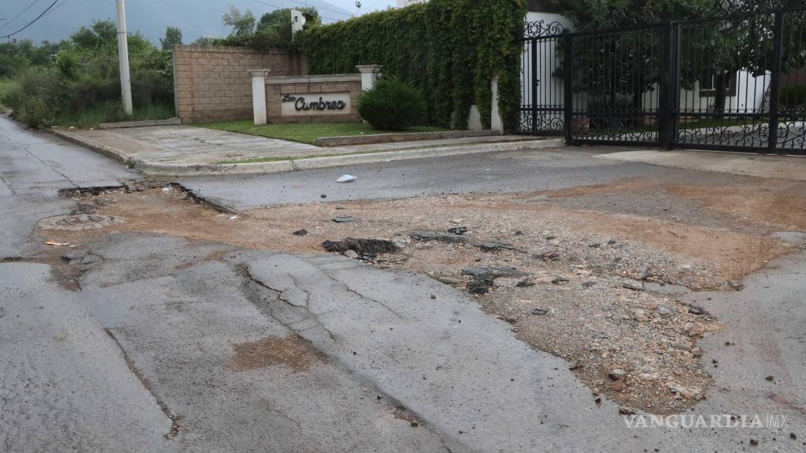 $!Aproximadamente 35 familias sufren las consecuencias del pavimento dañado e inundaciones recurrentes.