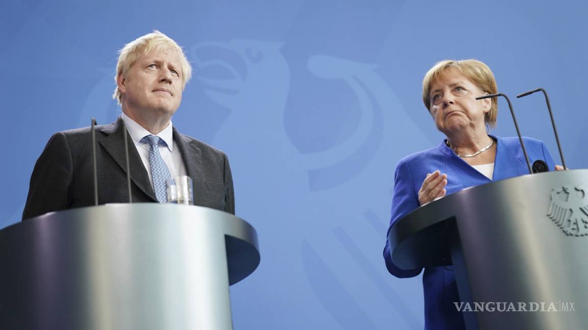Da Merkel 30 días a Johnson