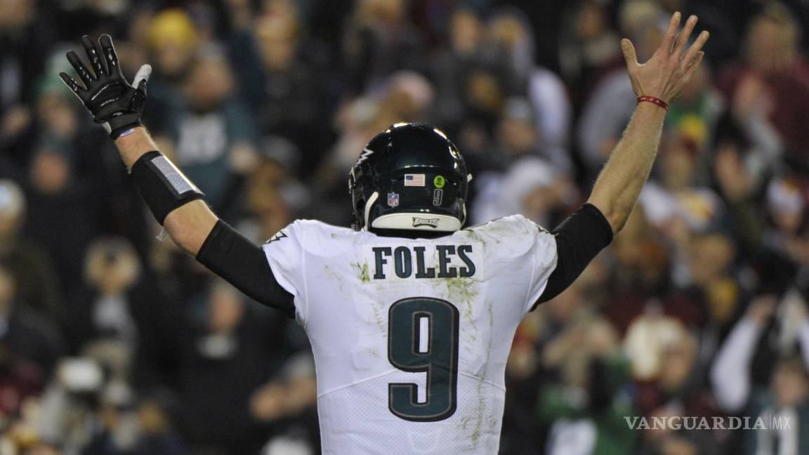Nick Foles demuestra por qué es el mejor QB de los Eagles, metiéndolos a los Playoffs